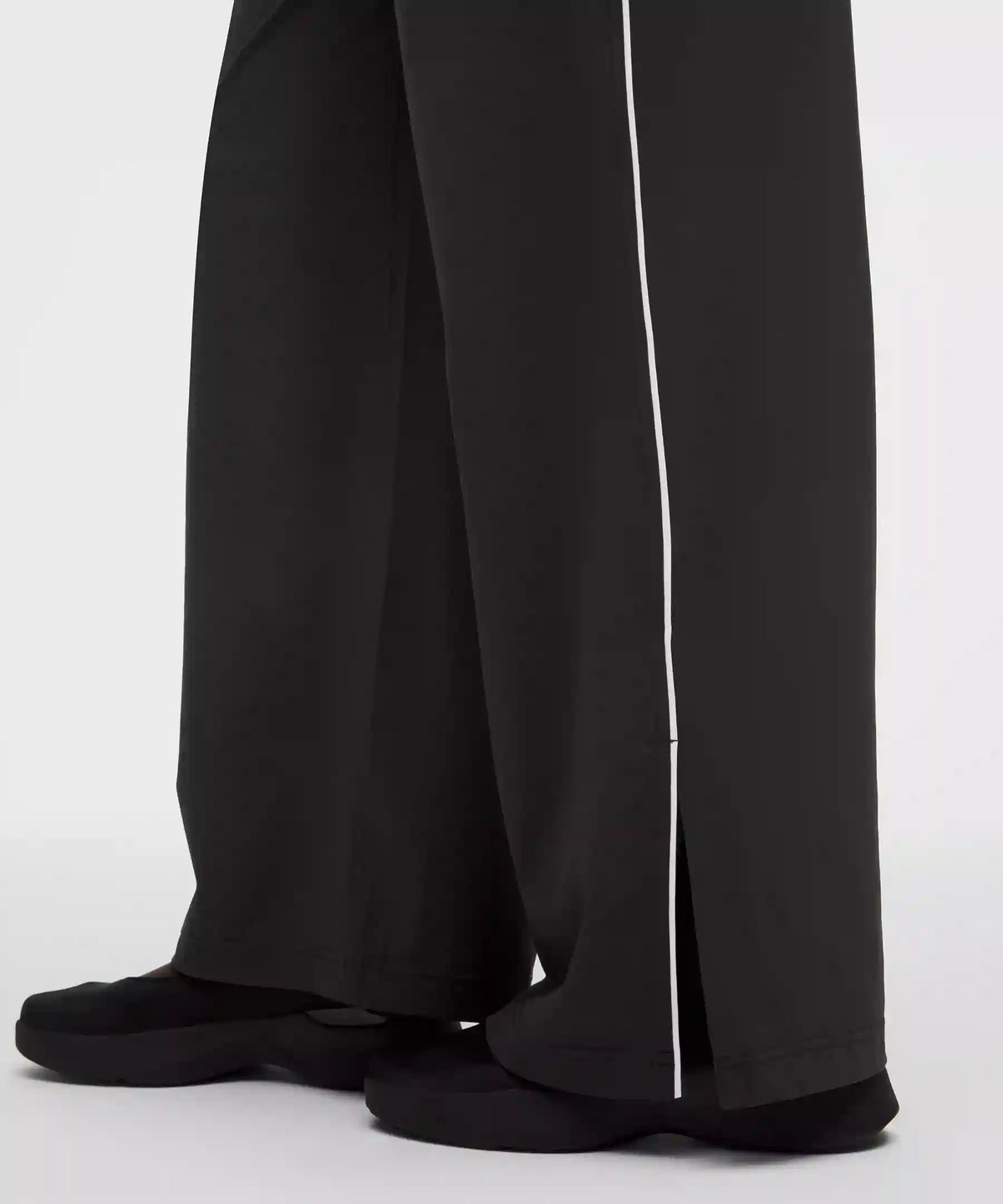 Court Rival Wide-Leg Track Pant Regular *Stitched Logo