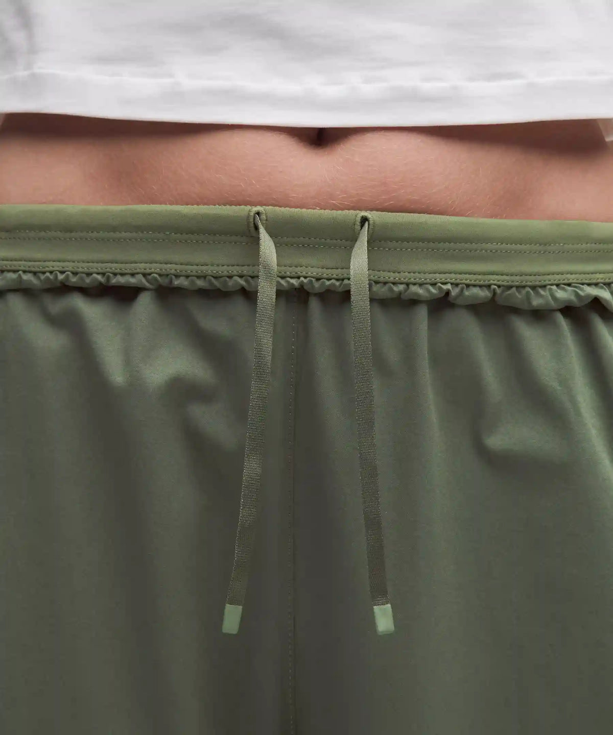 Woven Mid-Rise Barrel-Leg Pant *Regular