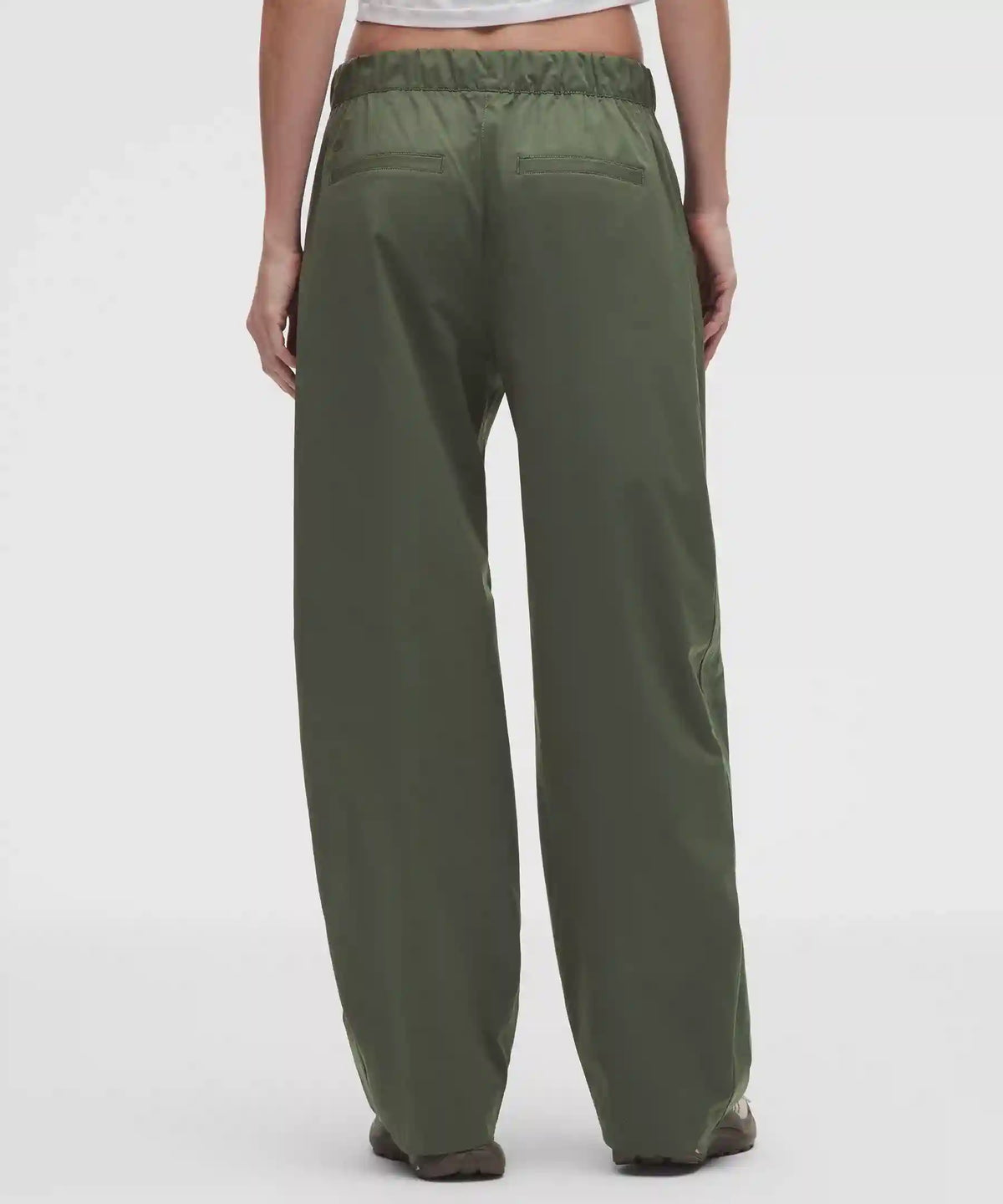 Woven Mid-Rise Barrel-Leg Pant *Regular