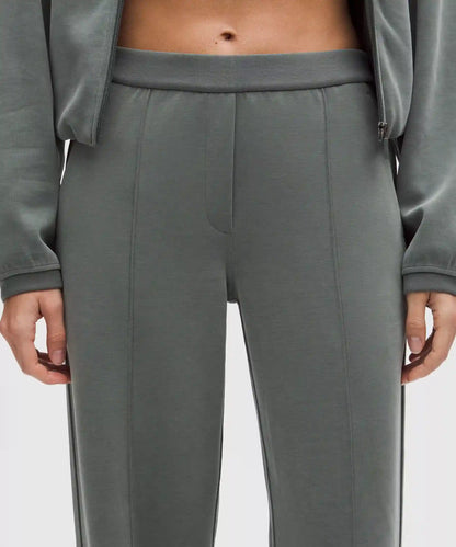 Softstreme Pintuck Mid-Rise Pant *Regular