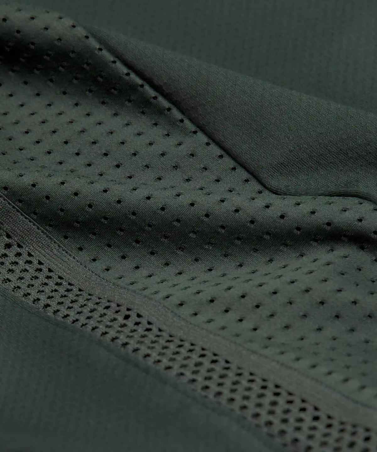 Mesh-Panelled Tennis Short 7"