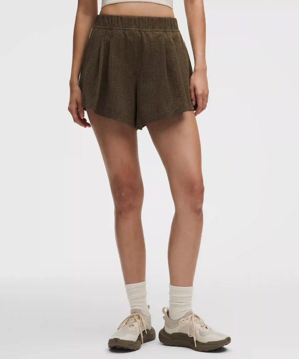 Seersucker WovenAir High-Rise Pleated Short 3.5"