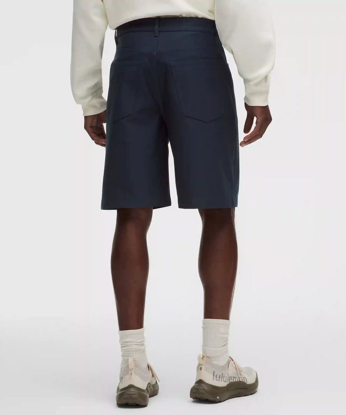 EasyFive Relaxed-Fit Short 9"