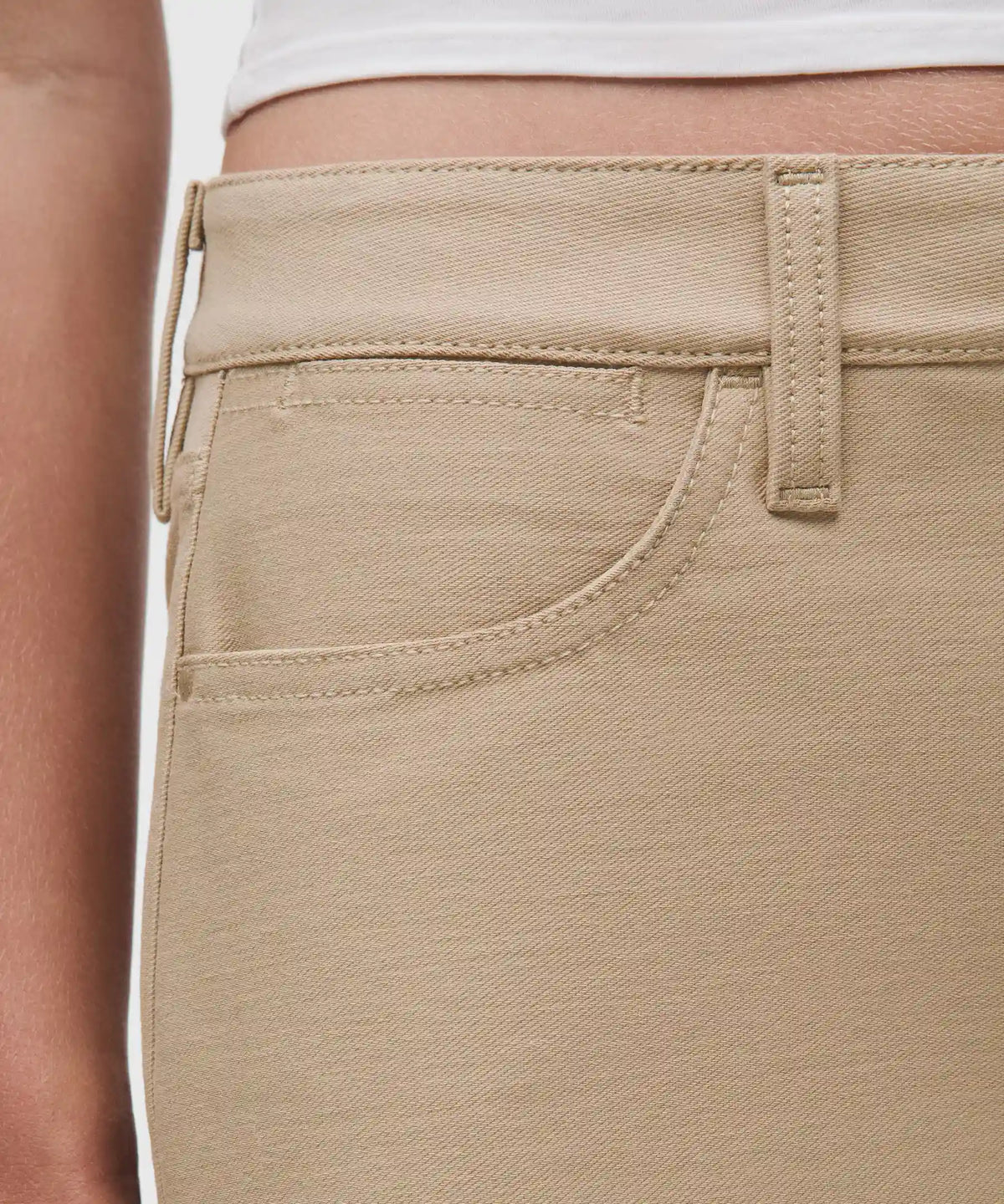 EasyFive Mid-Rise Short 4.5"