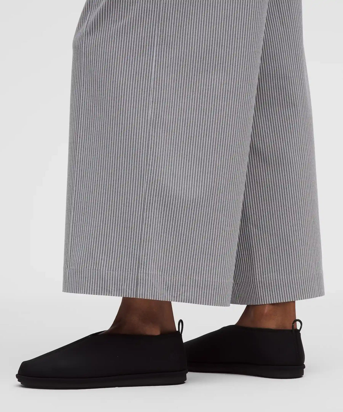 Breezily Mid-Rise Cropped Pant