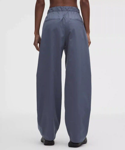 Woven Mid-Rise Barrel-Leg Pant *Regular