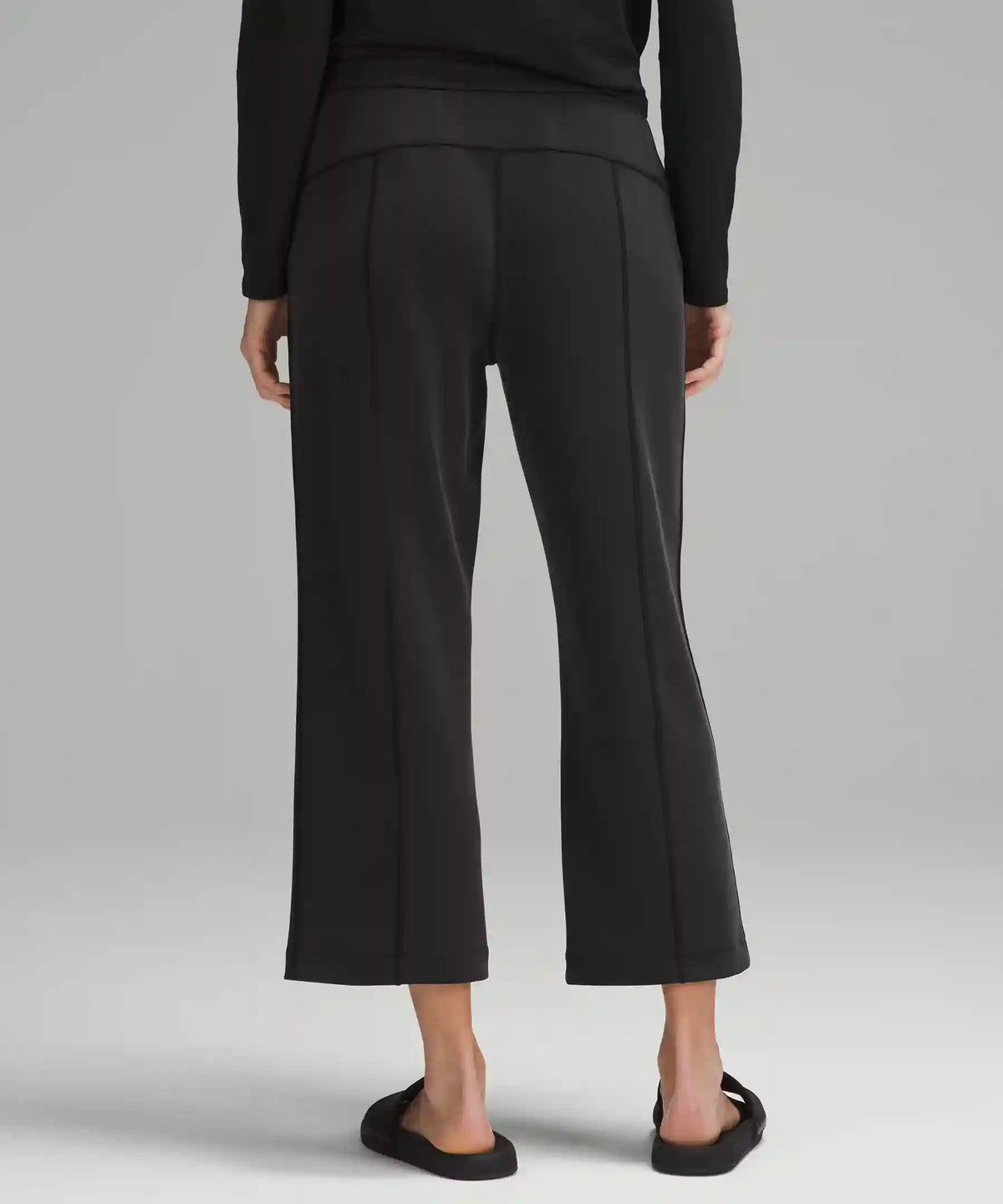 Softstreme High-Rise Straight-Leg Cropped Pant