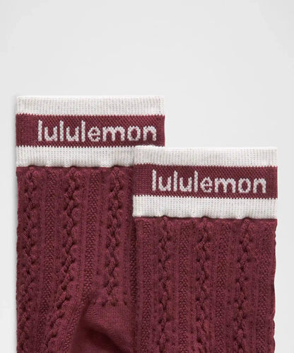 Unisex Cable-Knit Quarter Socks