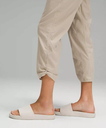 Dance Studio Mid-Rise Cropped Pant