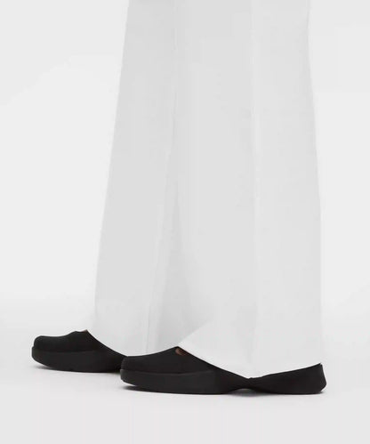 EasyFive High-Rise Subtle-Flare Pant *Regular