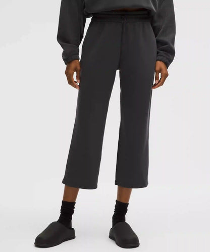 Softstreme High-Rise Straight-Leg Cropped Pant