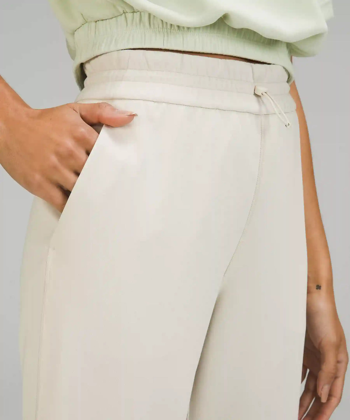 Softstreme High-Rise Straight-Leg Cropped Pant