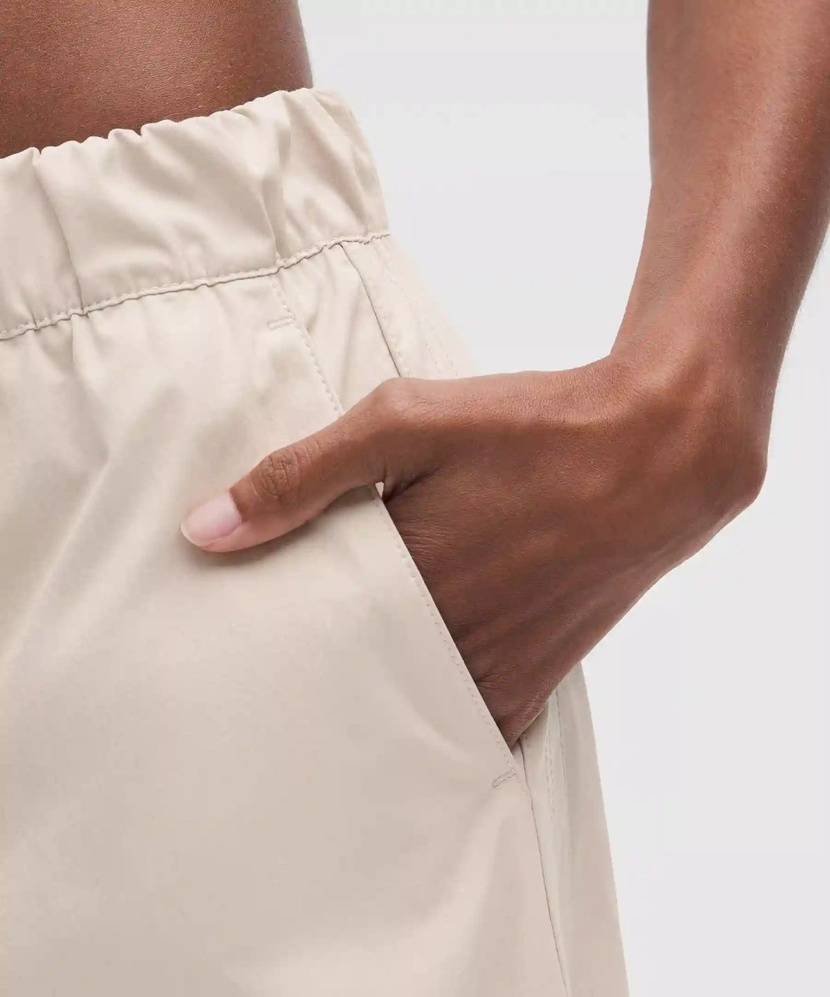 Woven Mid-Rise Barrel-Leg Pant *Regular
