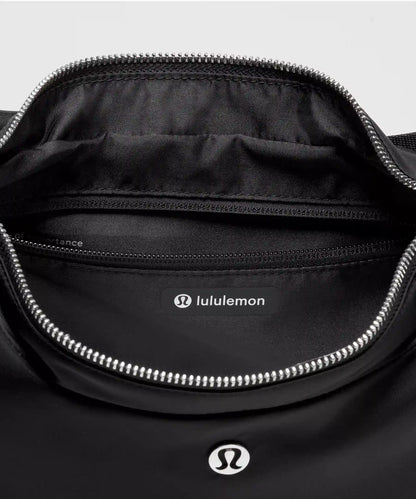 City Essentials Shoulder Bag 4L