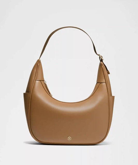 City Essentials Shoulder Bag 4L *Smooth Leather Alternative