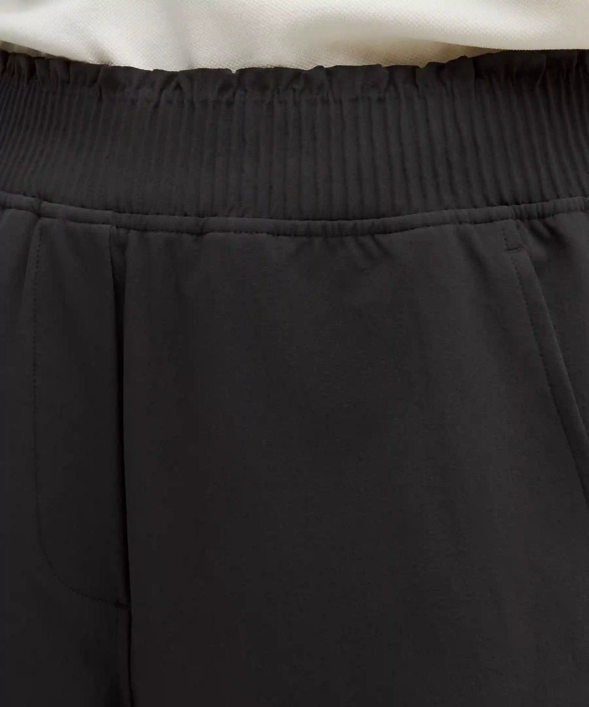 Stretch Woven Ruffle-Waist High-Rise Short 9"