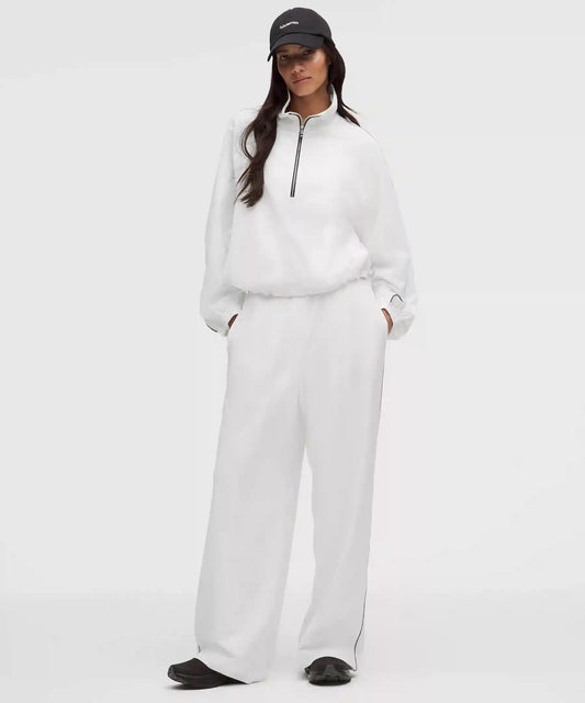 Seersucker WovenAir High-Rise Pleated Pant *Short