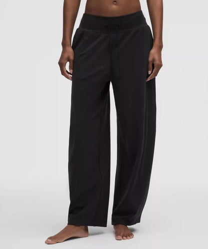 Groove Low-Rise Relaxed Cinch Pant *Short