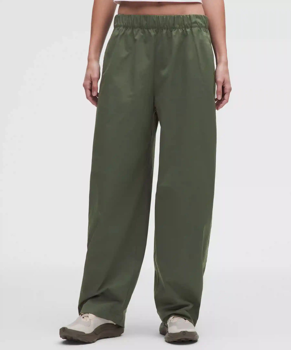 Woven Mid-Rise Barrel-Leg Pant *Regular