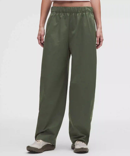 Woven Mid-Rise Barrel-Leg Pant *Regular