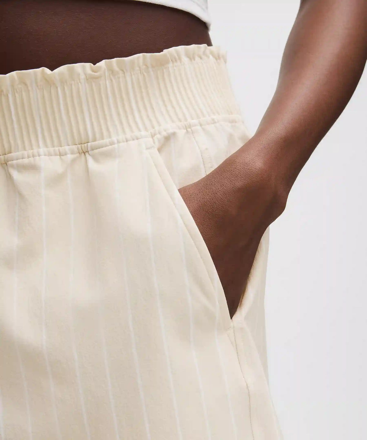 Stretch Woven Ruffle-Waist High-Rise Short 9"