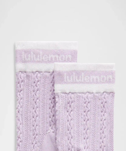 Unisex Cable-Knit Quarter Socks