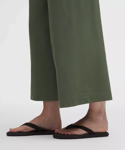 Breezily Mid-Rise Cropped Pant