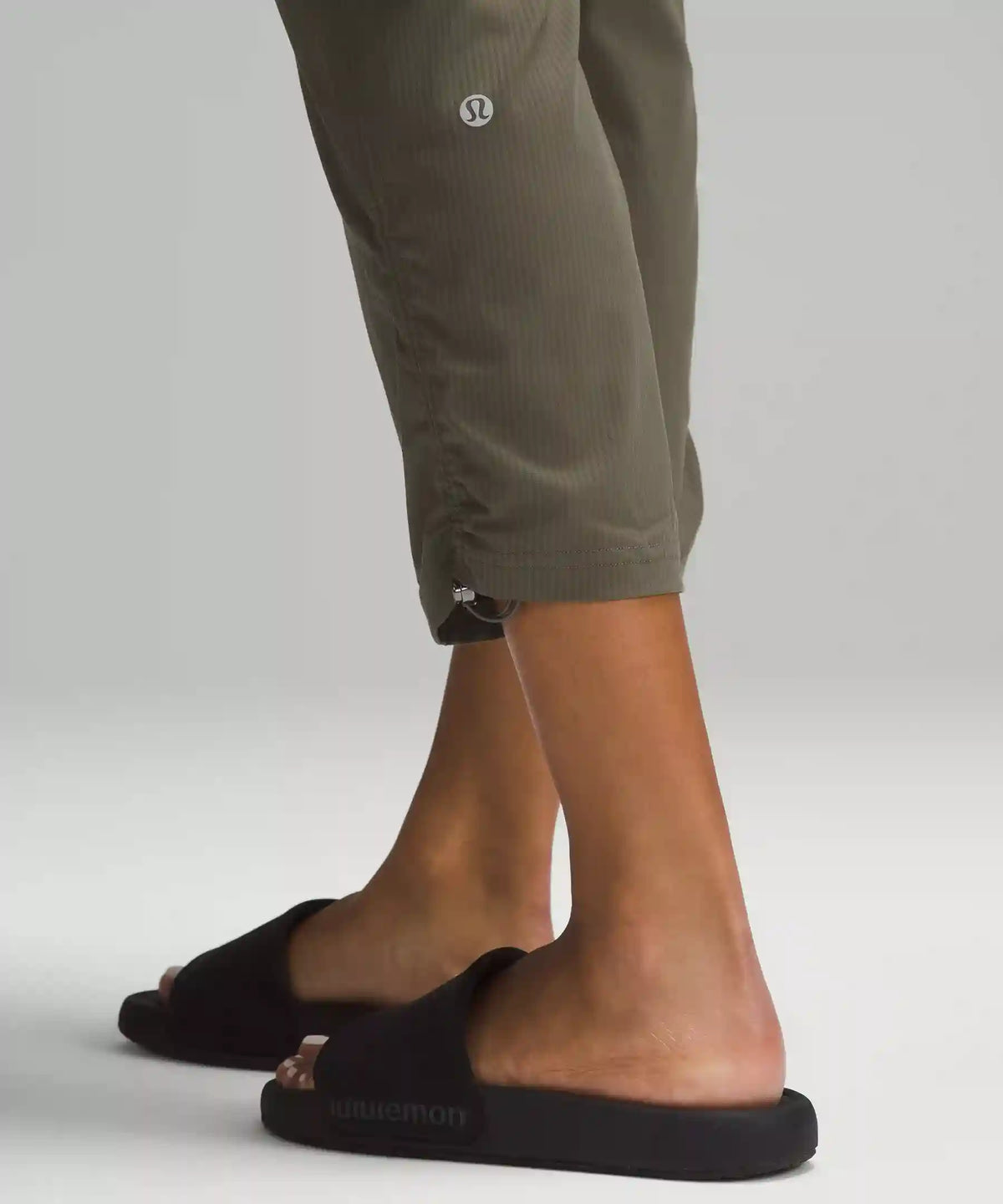 Dance Studio Mid-Rise Cropped Pant