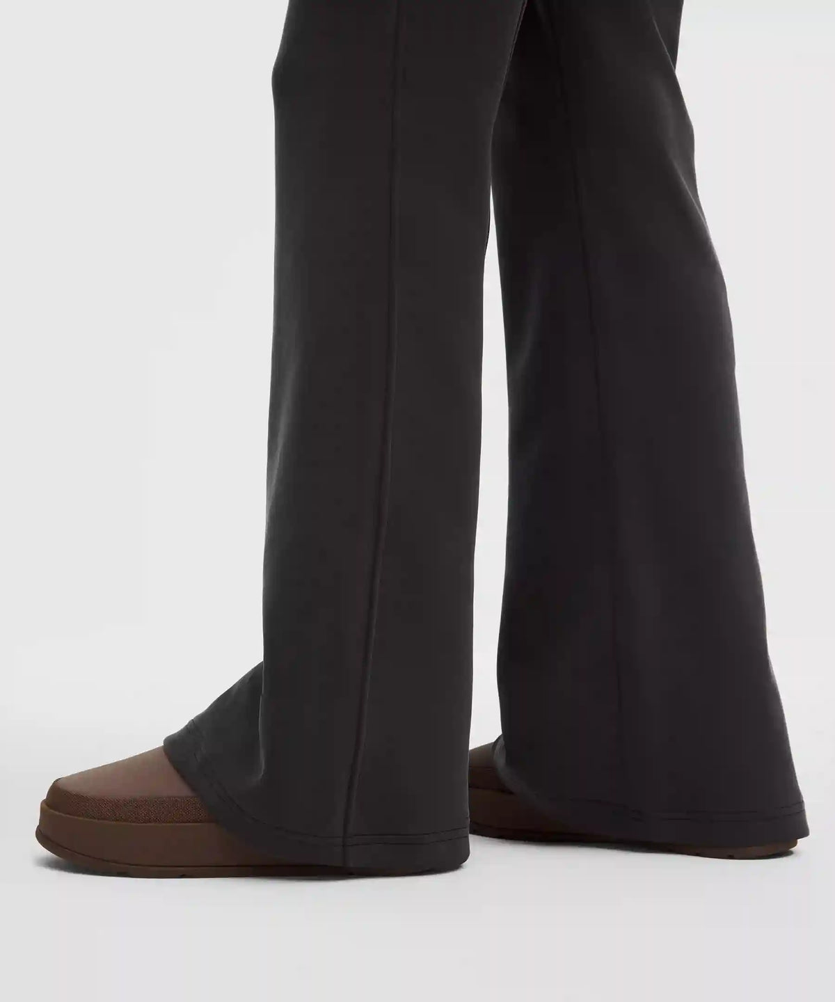 Brushed Softstreme Mid-Rise Flared Pant *Regular