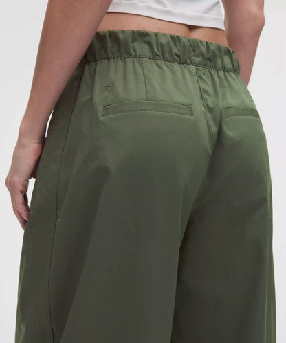 Woven Mid-Rise Barrel-Leg Pant *Regular