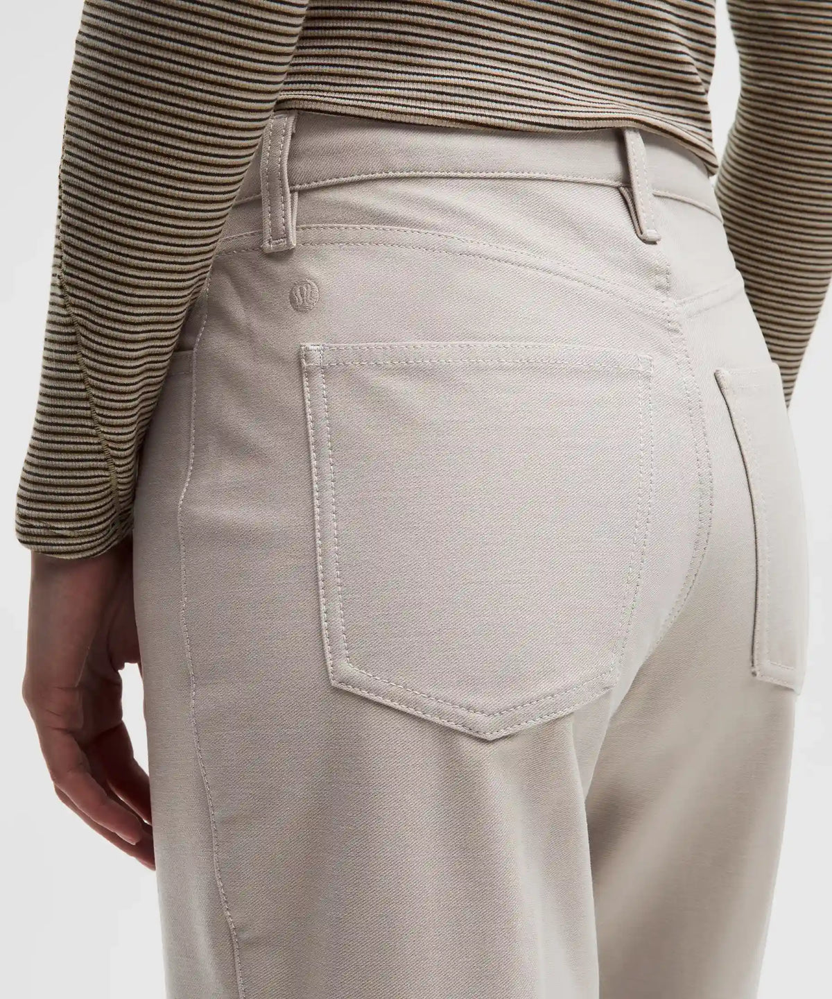 EasyFive High-Rise Subtle-Flare Pant *Short