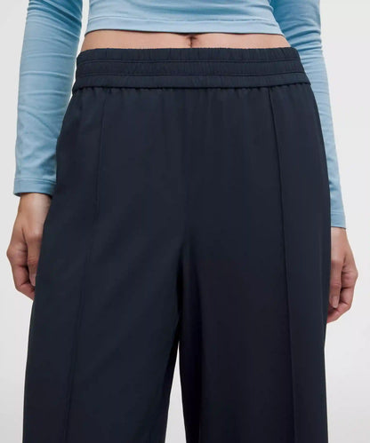 Breezily Mid-Rise Cropped Pant
