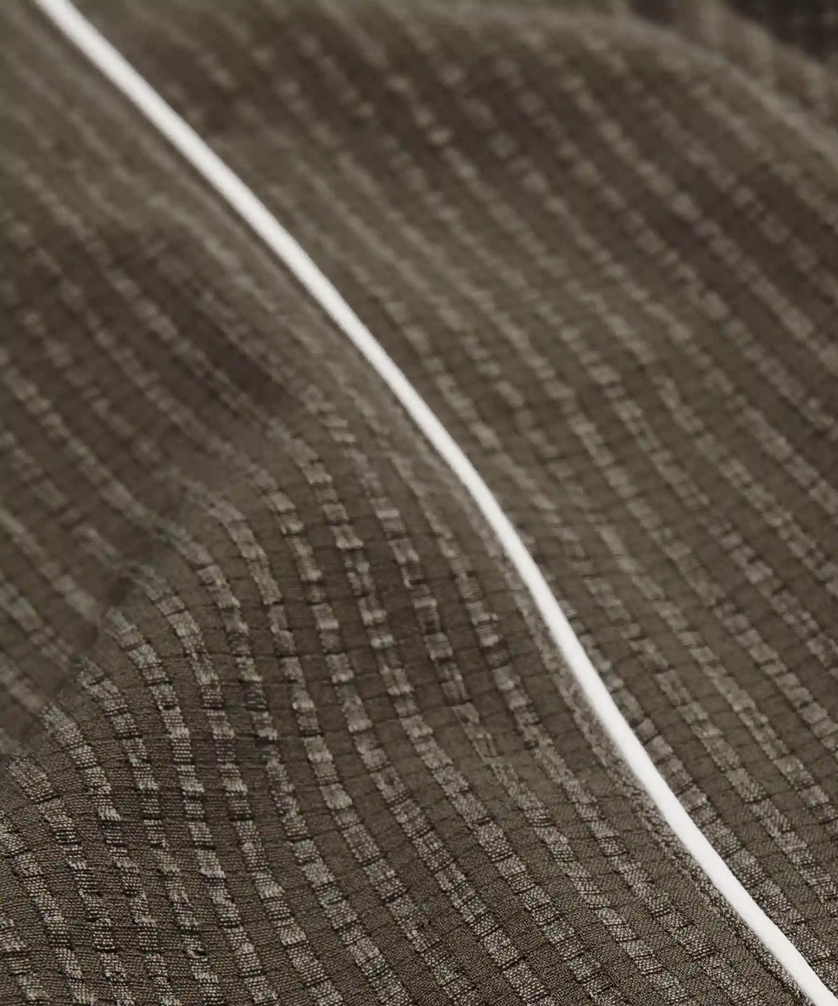 Seersucker WovenAir High-Rise Pleated Short 3.5"