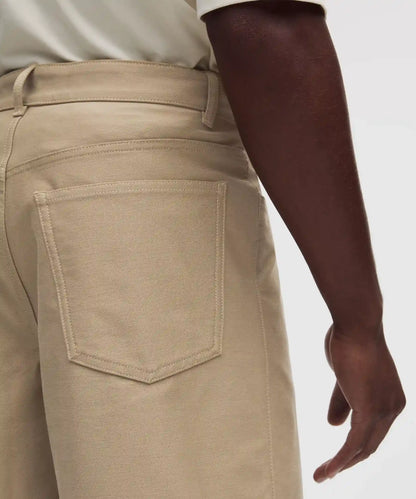 EasyFive Relaxed-Fit Short 7"