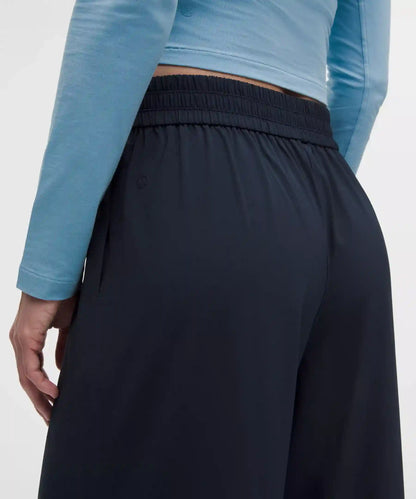 Breezily Mid-Rise Cropped Pant