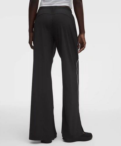 Court Rival Wide-Leg Track Pant Regular *Stitched Logo