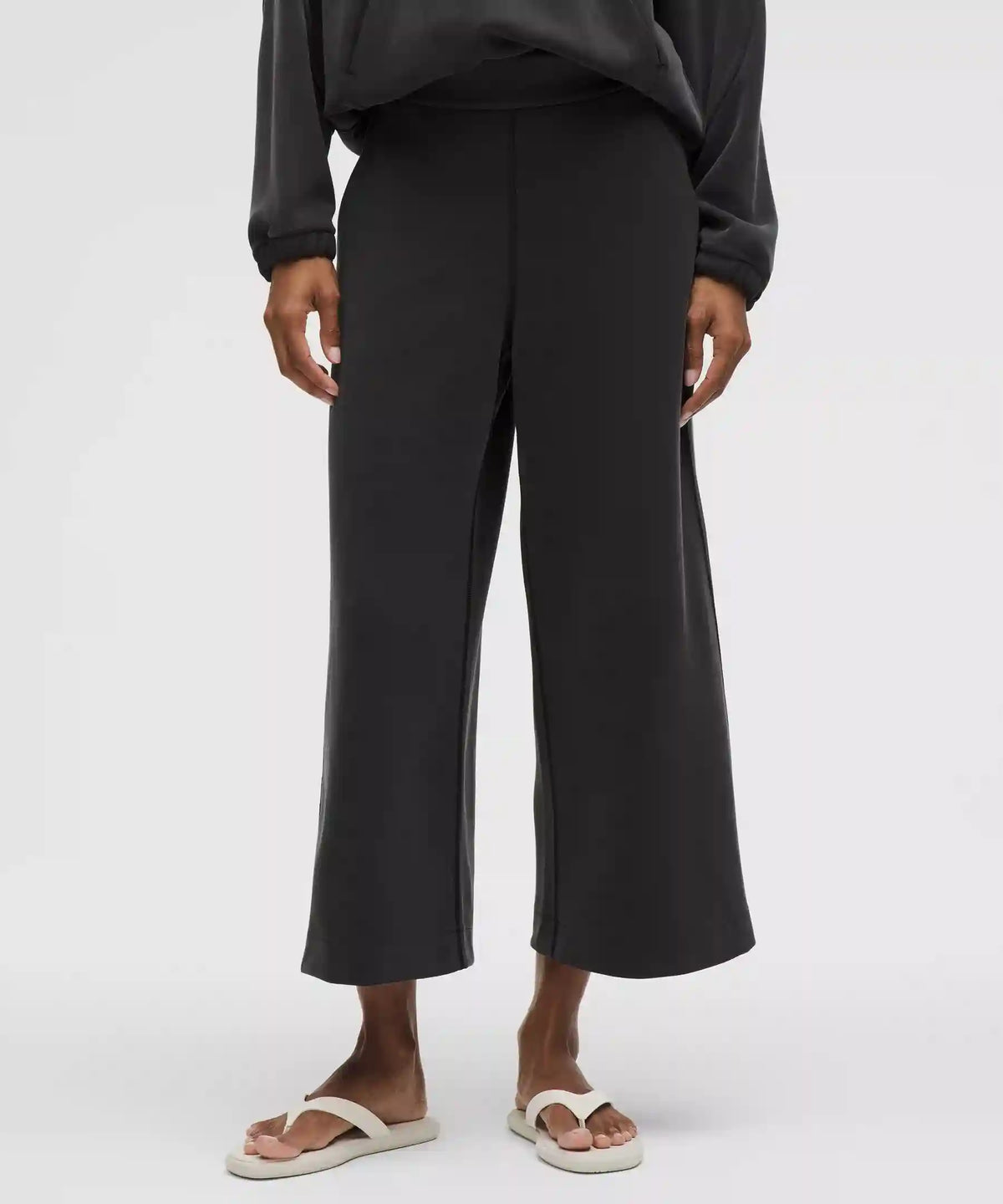 Softstreme High-Rise Wide-Leg Cropped Pant