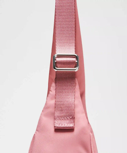 City Essentials Shoulder Bag 4L