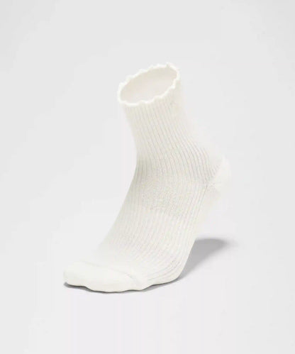 Unisex Lettuce Edge Quarter Socks
