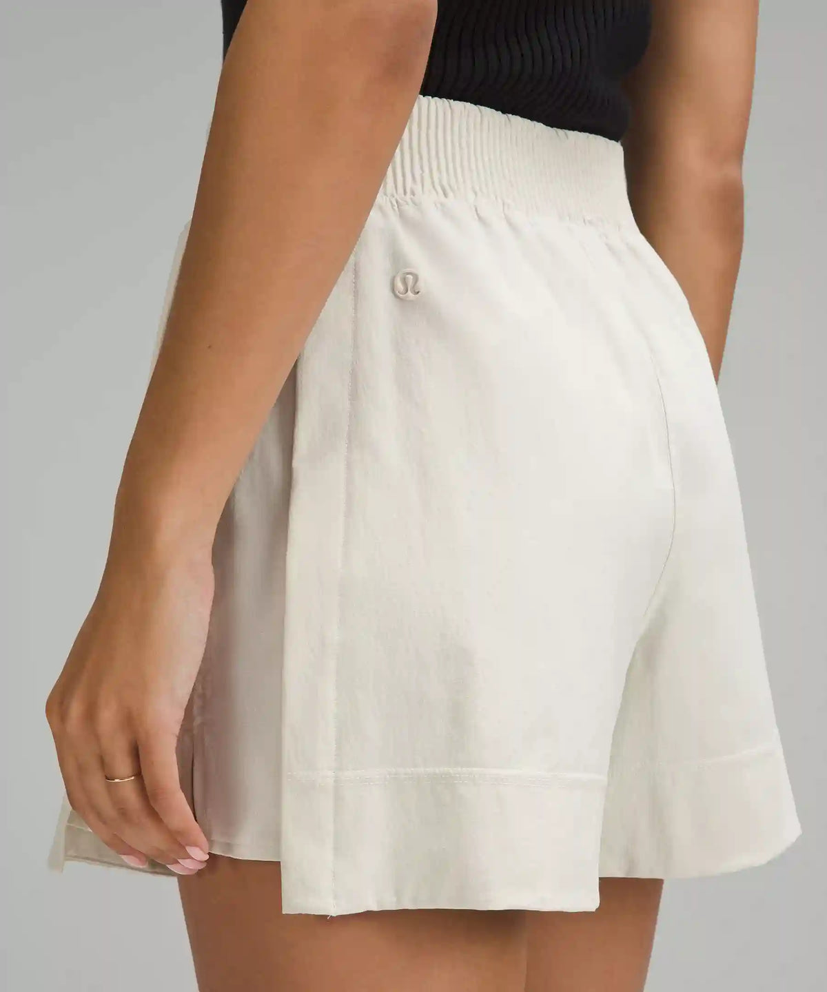 Stretch Woven Relaxed-Fit High-Rise Short 4"