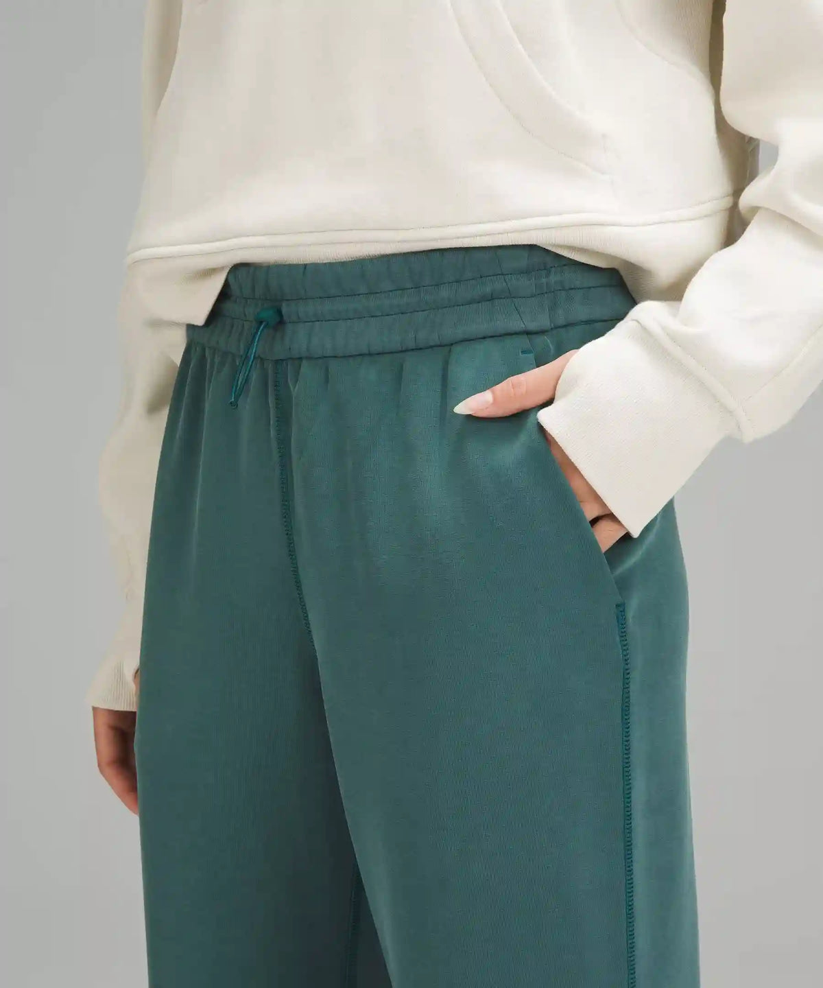 Softstreme High-Rise Straight-Leg Cropped Pant