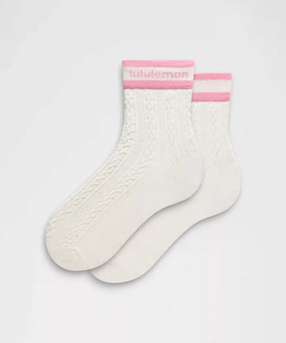Unisex Cable-Knit Quarter Socks