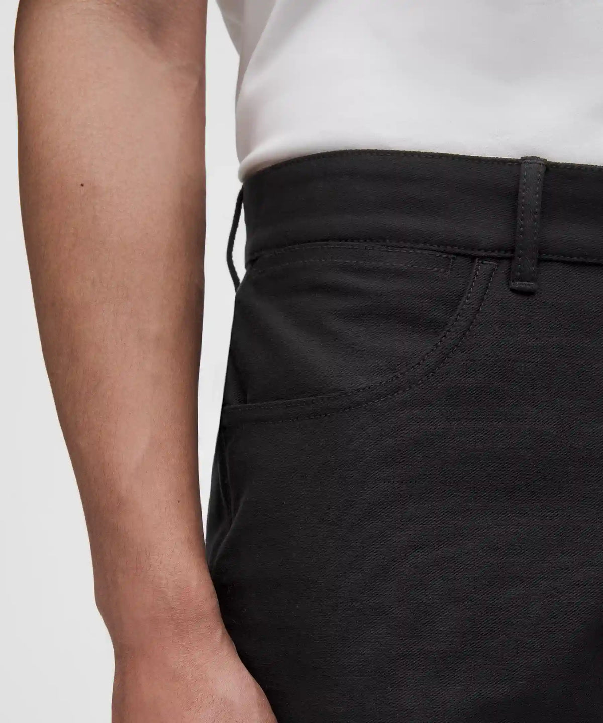 EasyFive Relaxed-Fit Short 7"