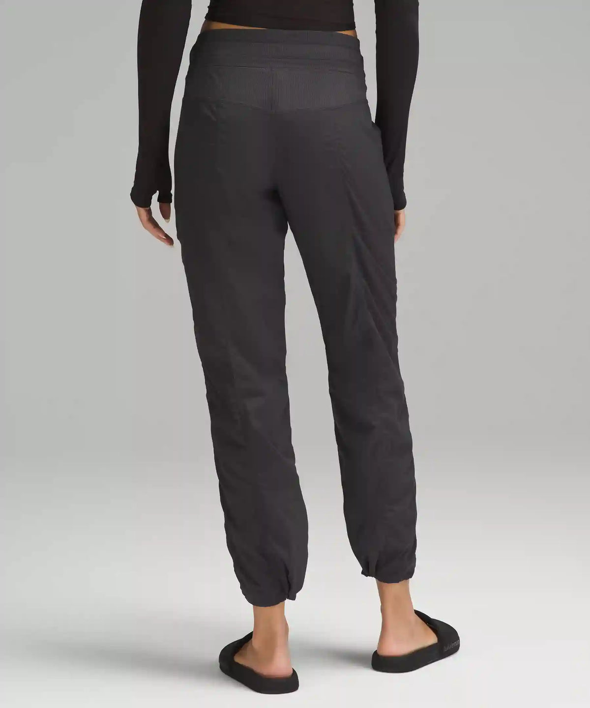 Dance Studio Mid-Rise Pant *Short