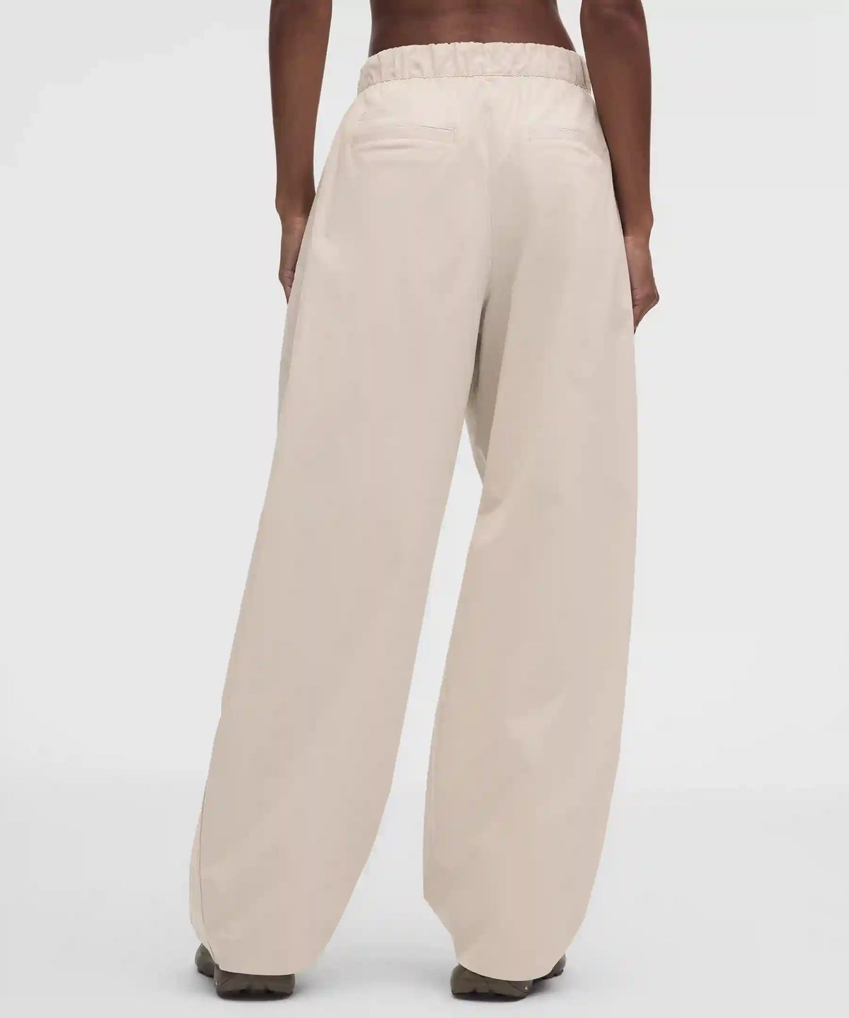Woven Mid-Rise Barrel-Leg Pant *Regular