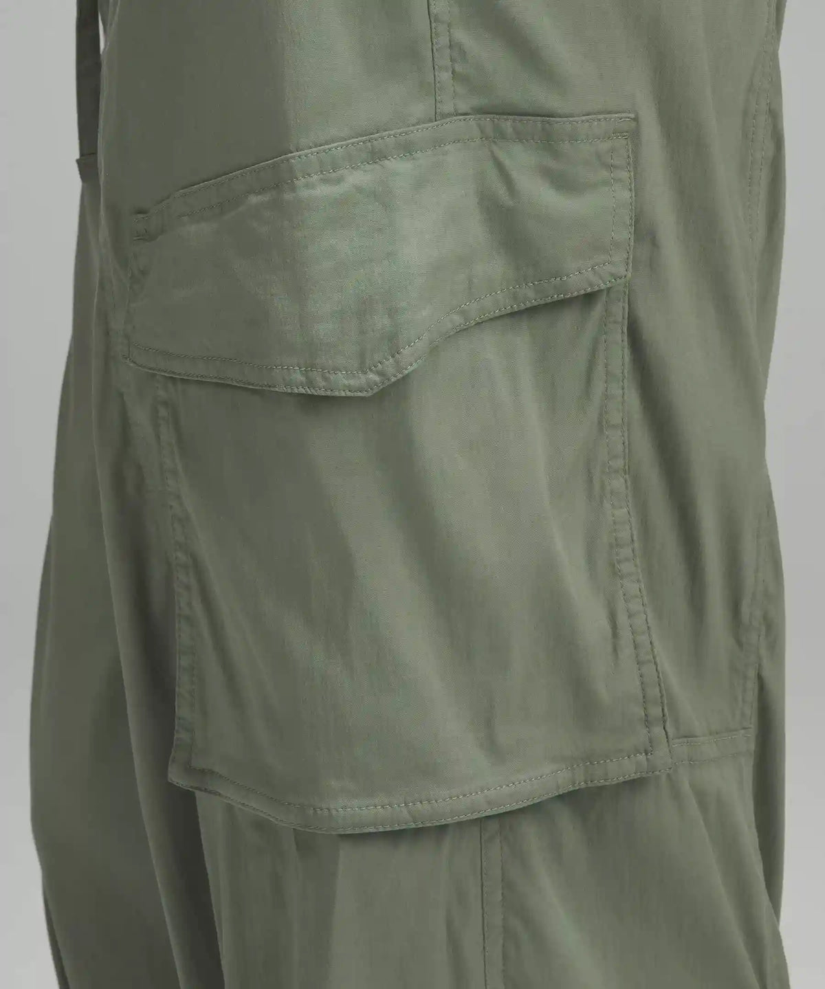 Lightweight Adjustable Mid-Rise Cargo Pant