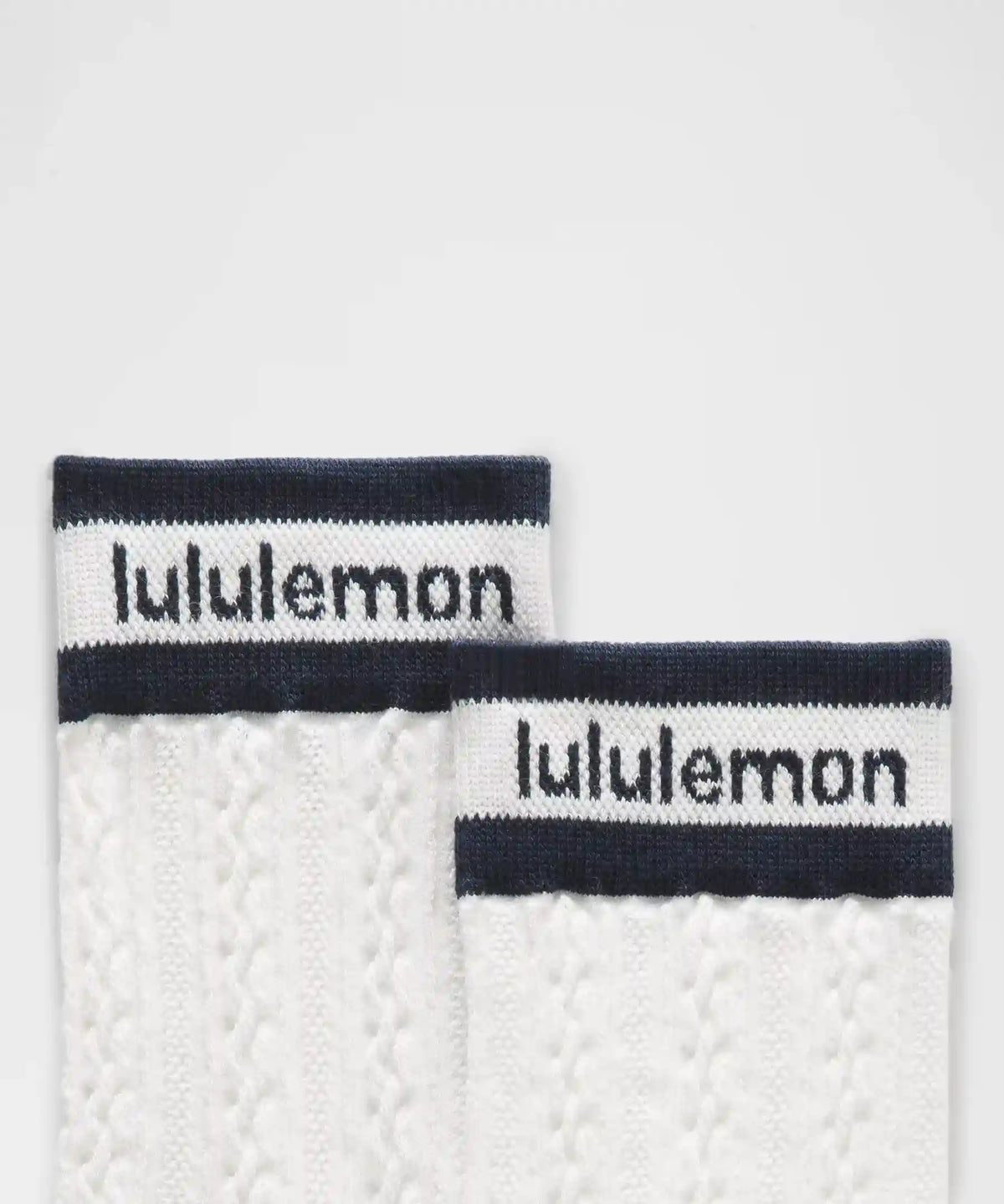 Unisex Cable-Knit Quarter Socks