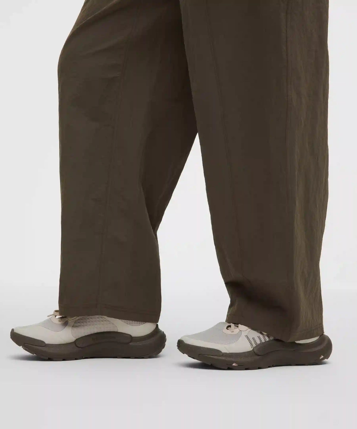 Crinkle Nylon Mid-Rise Barrel-Leg Pant *Short
