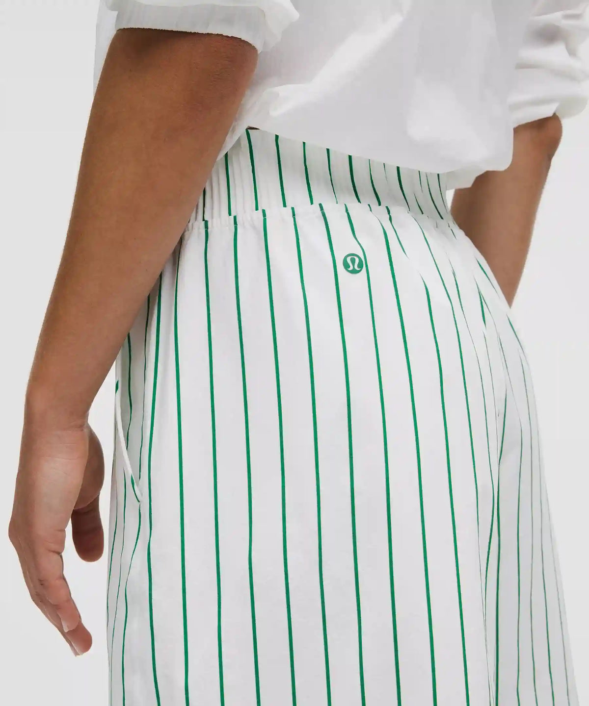 Stretch Woven Ruffle-Waist High-Rise Short 9"