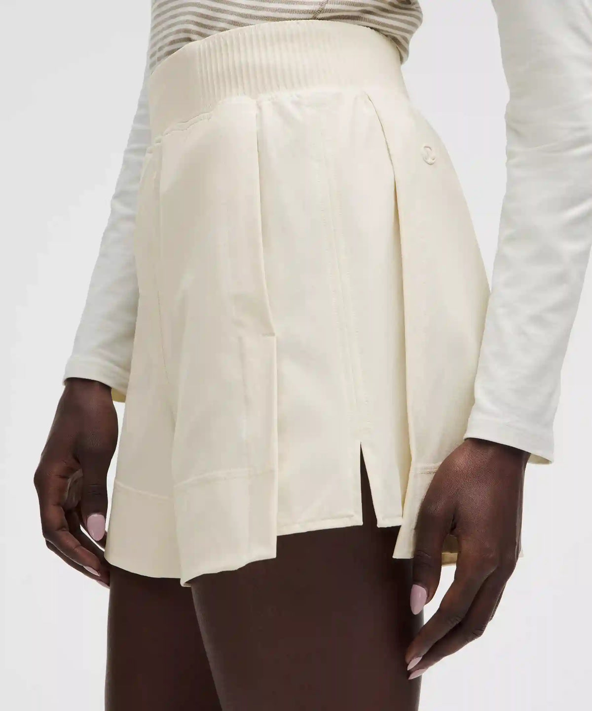 Stretch Woven Relaxed-Fit High-Rise Short 4"